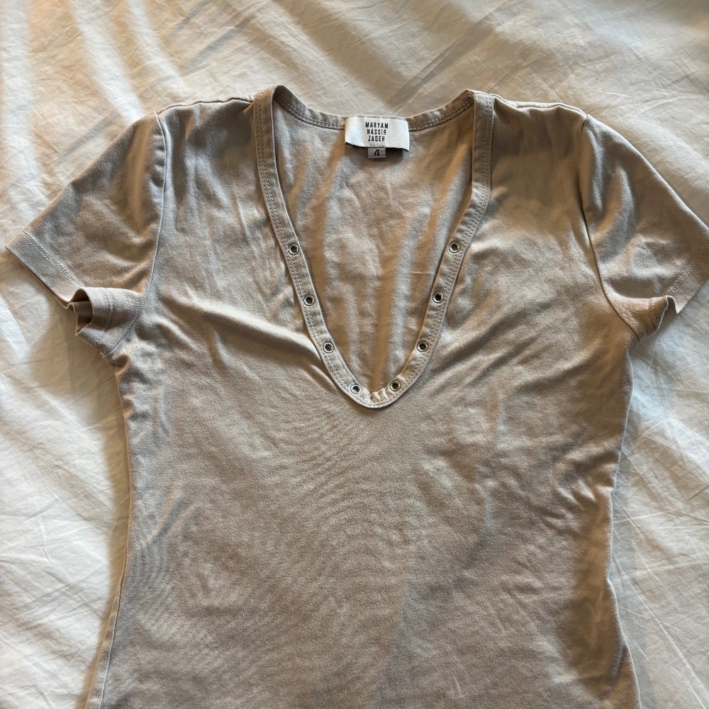 Maryam Nassir Zadeh T Shirt Beige 70's V Neck Short Sleeve Size 4